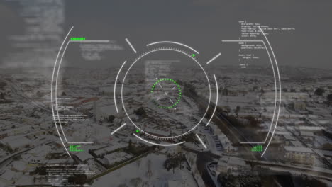 animación de círculos, lenguaje informático sobre vista aérea de la ciudad moderna cubierta de nieve