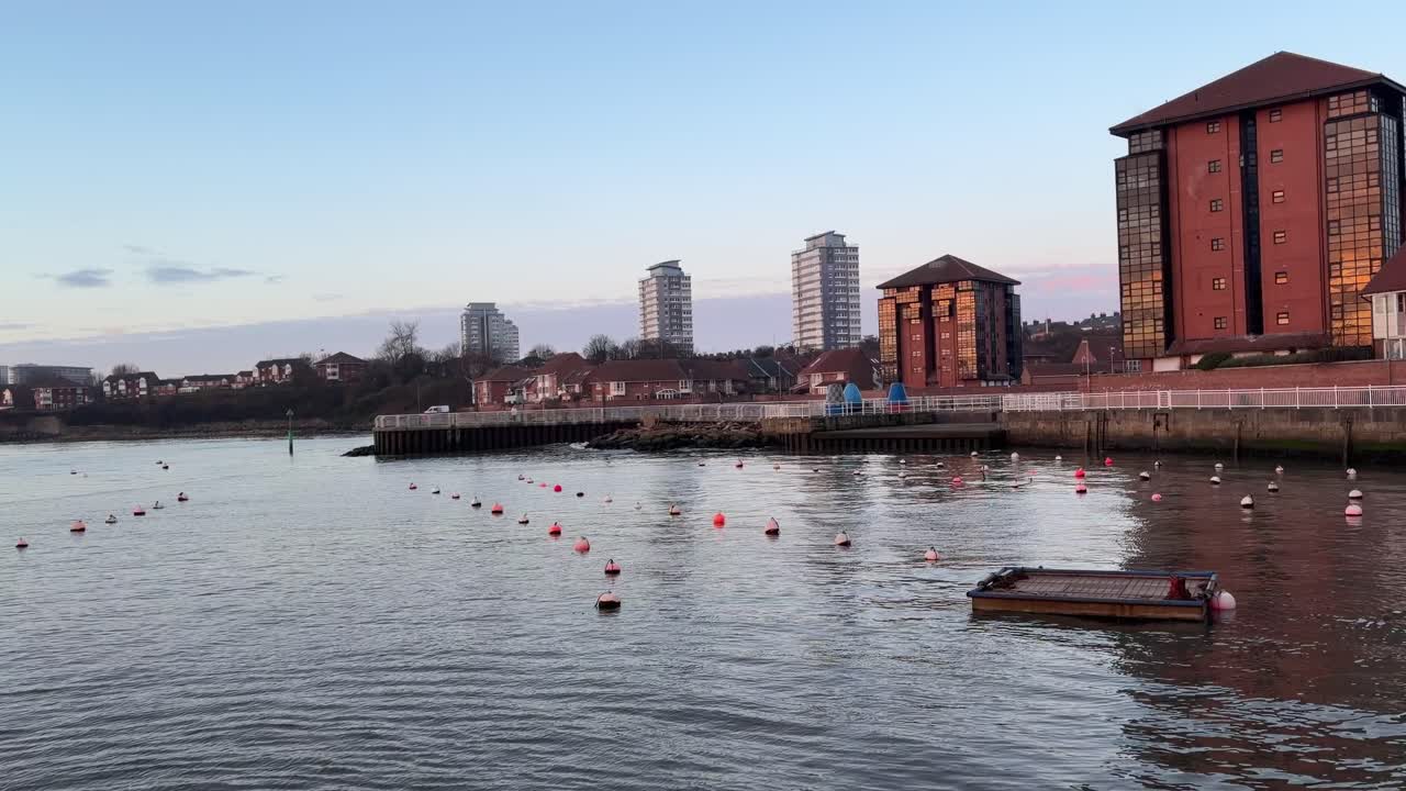 Mattina presto, Roker Marina, Sunderland, costa britannica nord-orientale, mare, Inghilterra, Regno Unito, città costiera