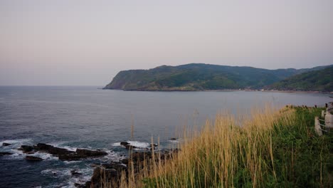 Puesta-De-Sol-Sobre-La-Costa-De-La-Península-De-Noto-En-La-Prefectura-De-Ishikawa-Japón