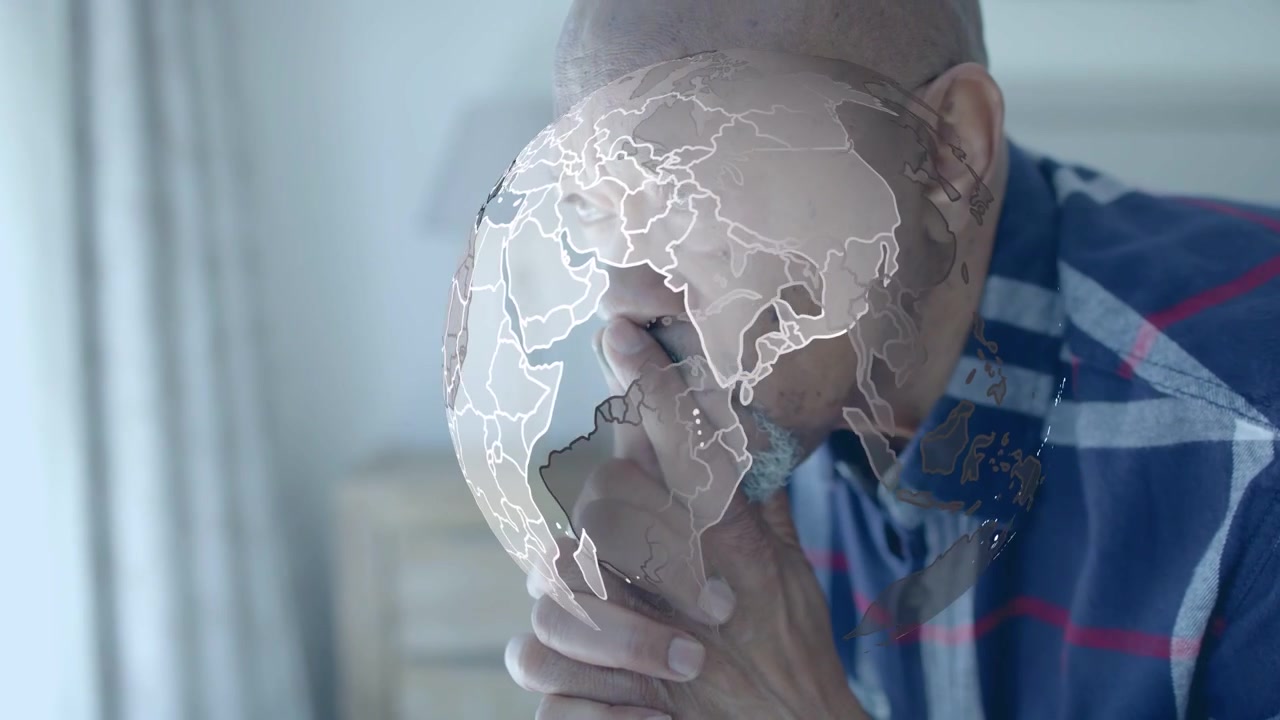 Homem idoso inclinando-se, com quadros avançando e globo giratório sobrepondo rosto e mãos, mostrando foco em tecnologia.