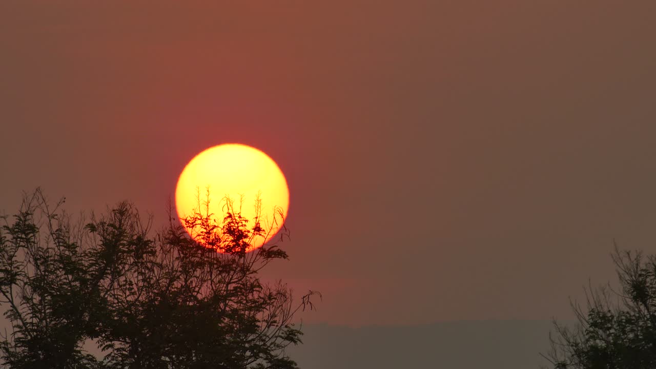 저녁에 해가 지는 것