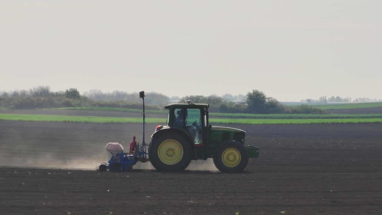 농부 가  에 씨 을 심고 있다