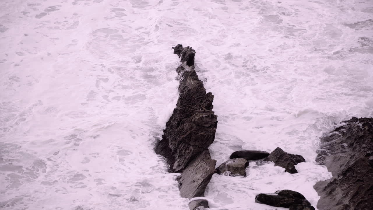 Waves comming from every angle into this rock