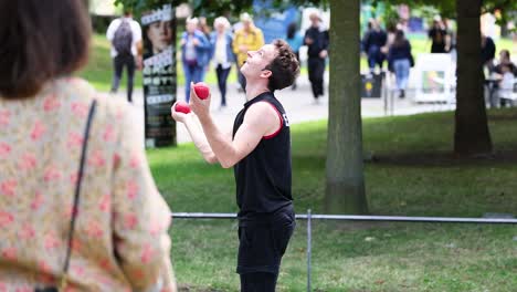 juggler performing at edinburgh fringe festival