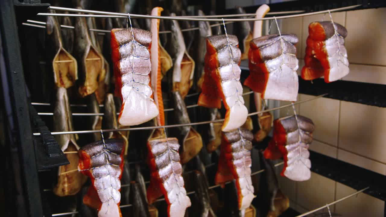 costillar de pescado preparado para ahumar 3