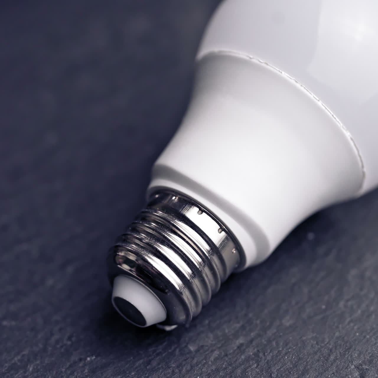 bombilla LED de ahorro de energía