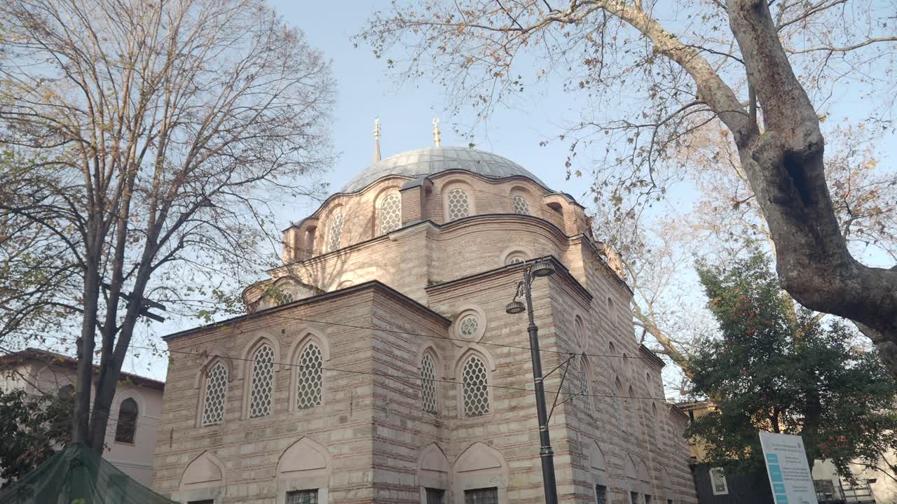 mezquita histórica en la ciudad de estambul.