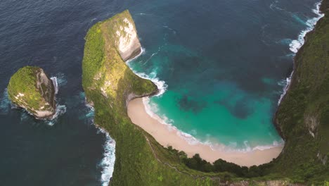 Kilingkind-Beach-or-Cap-de-T-rex-beach-from-aerial-view-in-a-beautiful-sunny-day---Nusa-Penida,-Indonesia