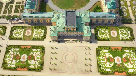 Aerial-view-of-the-royal-palace-in-Warsaw