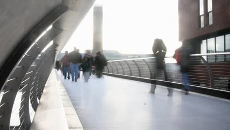 Timelapse-of-Millennium-Bridge-in-London-02