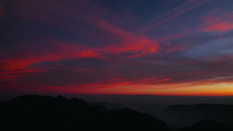 Increíble-Puesta-De-Sol-Sobre-La-Cordillera-De-Resegone-En-El-Norte-De-Italia