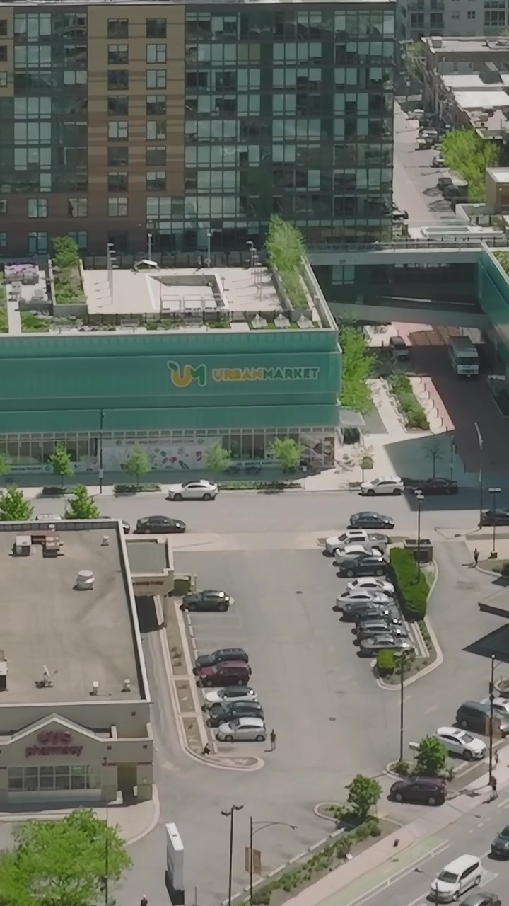 Vista aérea de edificios residenciales y vegetación en Chicago