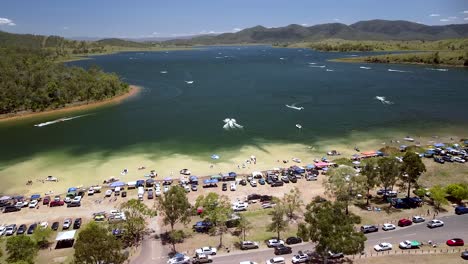 vista aérea junto al concurrido aparcamiento en el lago somerset