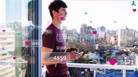 Animation-Von-Social-Media-Symbolen-über-Einem-Kaukasischen-Mann,-Der-Auf-Dem-Balkon-Eine-Kaffeetasse-Mit-Einem-Smartphone-Hält