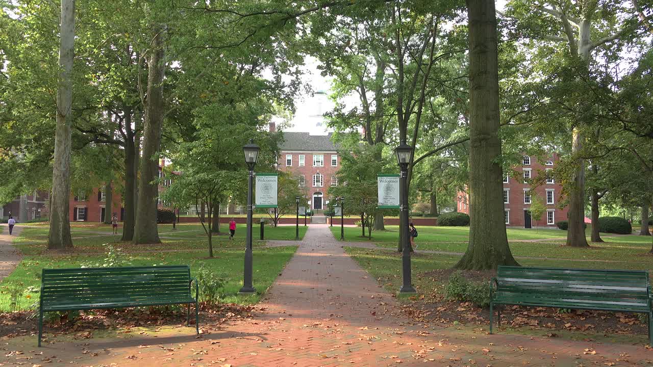 Etableringsbilde av et typisk universitetsområde ved Ohio University, Athens, Ohio.