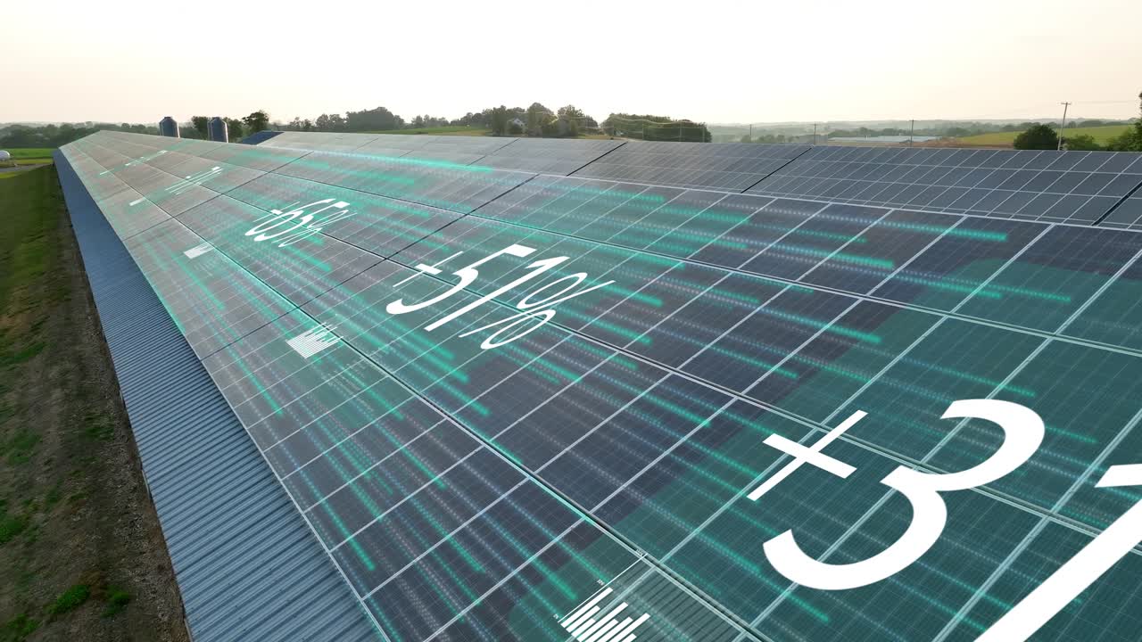 солнечные панели на крыше фермы показывают уровни мощности, устойчивое использование энергии в сша