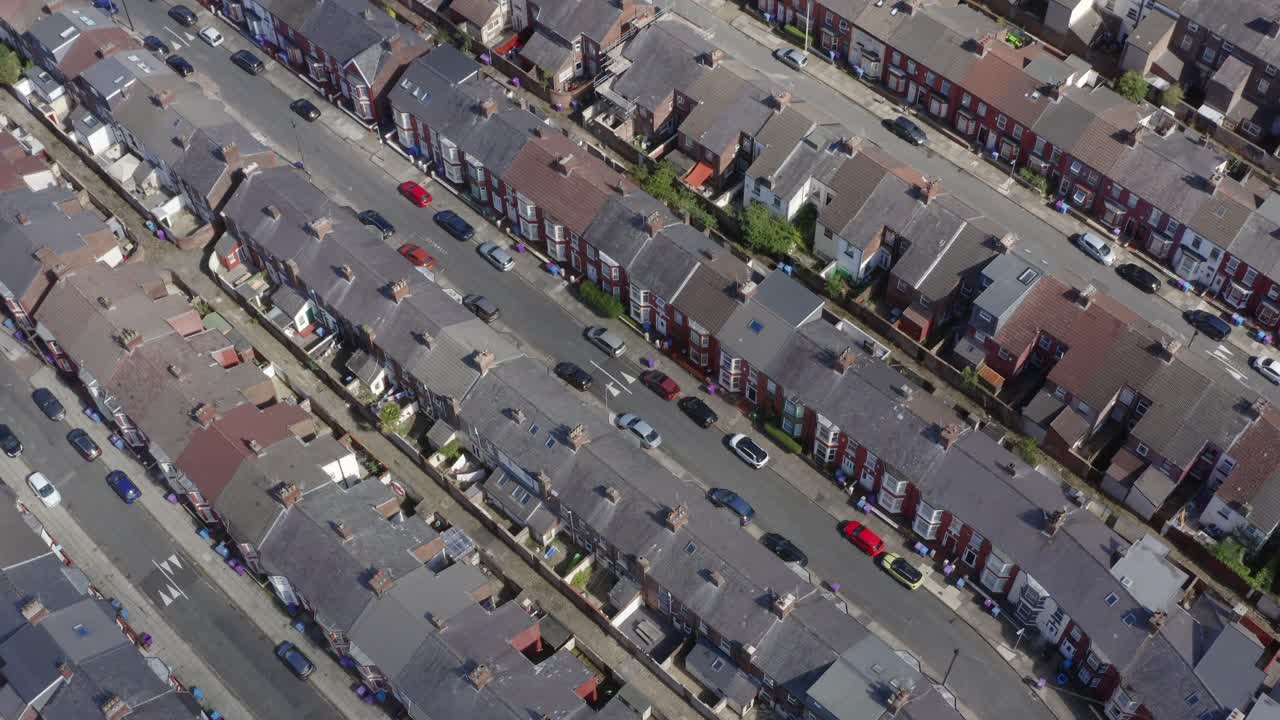 wavertree 주택 단지에서 멀어지는 드론 샷 03