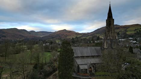 Luftaufnahmen-Von-Ambleside,-Der-Lakeland-Stadt-Und-Ehemaligen-Gemeinde,-Jetzt-In-Der-Gemeinde-Lakes,-In-Cumbria,-Im-Nordwesten-Englands-2023