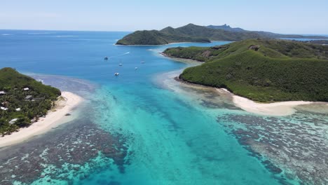 Tropisches-Paradies-Mit-Türkisfarbener-Bucht-In-Beliebtem-Urlaubsziel