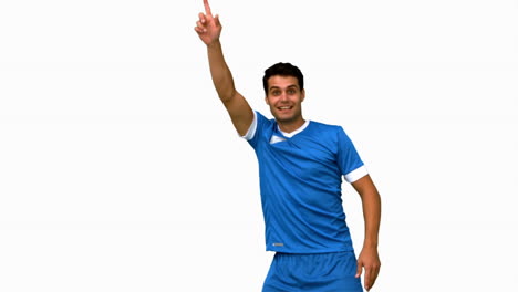 jugador de fútbol pidiendo la pelota en la pantalla blanca