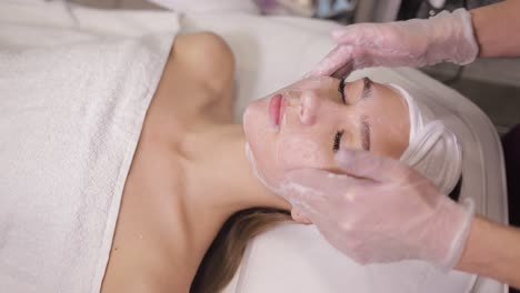 facial treatment in spa