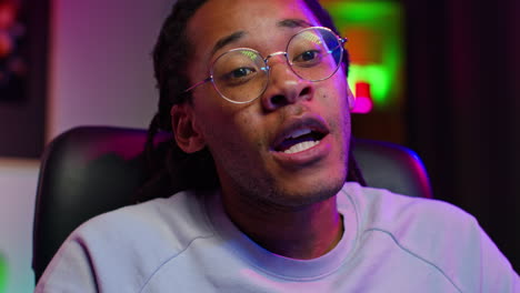 close up portrait of a smiling young man in a casual setting.