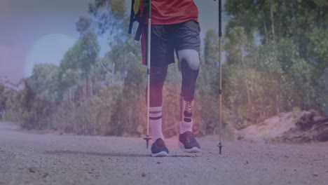 animación de puntos de luz sobre un hombre biracial discapacitado caminando por las montañas