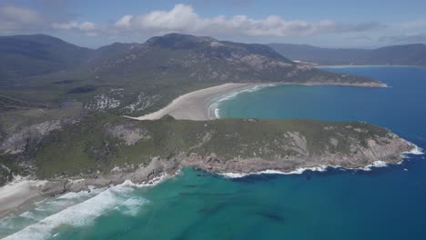 Panoramic-Reveal-Of-Squeaky-Beach-From-Pillar-Point-Lookout-And-Tidal-Overlook-Viewpoint-In-Wilsons-Promontory,-Victoria,-Australia