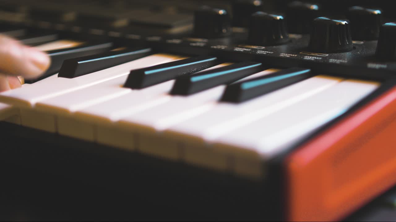 jugando akai mini 3 generación, teclado midi