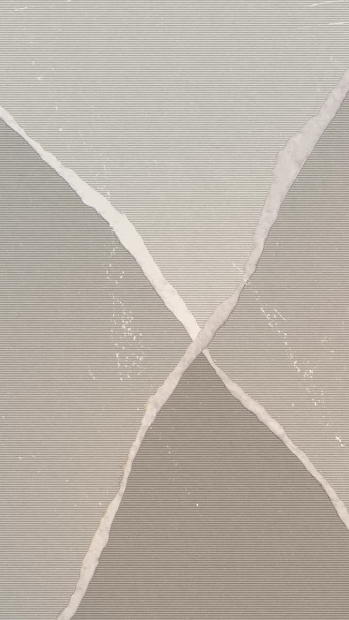 Transizione Astratta con Carta Strappata e Texture a Linee Grunge