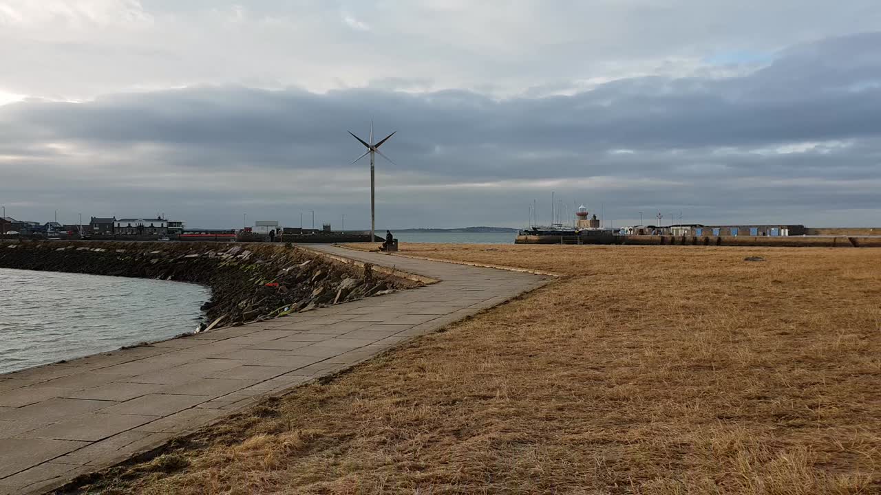 아일랜드 해변에 있는 아름다운 마을 하우스 (howth)