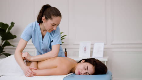 Physiotherapist-giving-a-back-massage