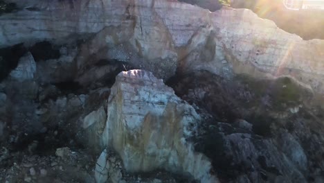 Vista-Aérea-De-La-Falla-Del-Farol-De-La-Playa-De-Los-Negros