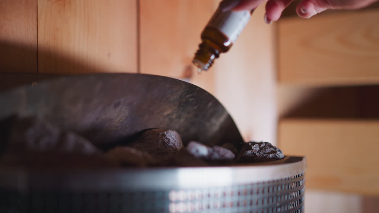 añadir aceite esencial a las piedras de la sauna