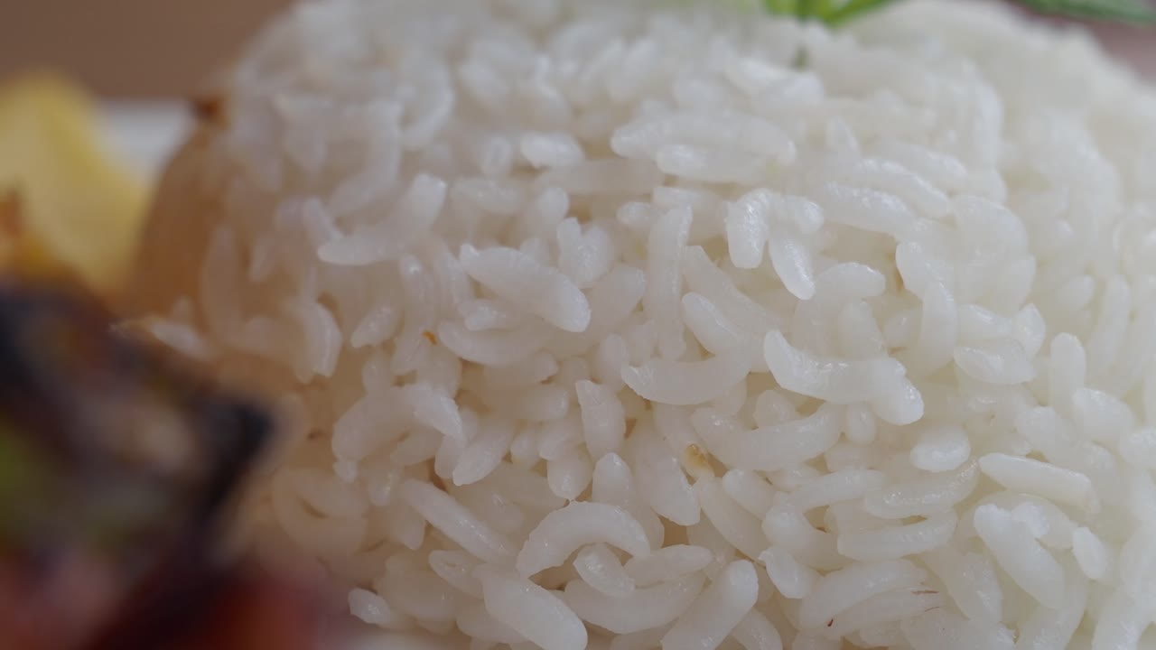 primer plano de arroz blanco