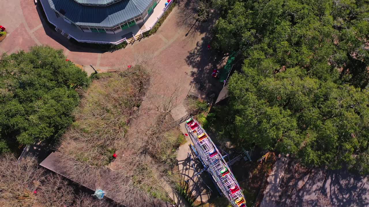 뉴올리언스 조감도에 있는 도시 공원의 놀이 공원