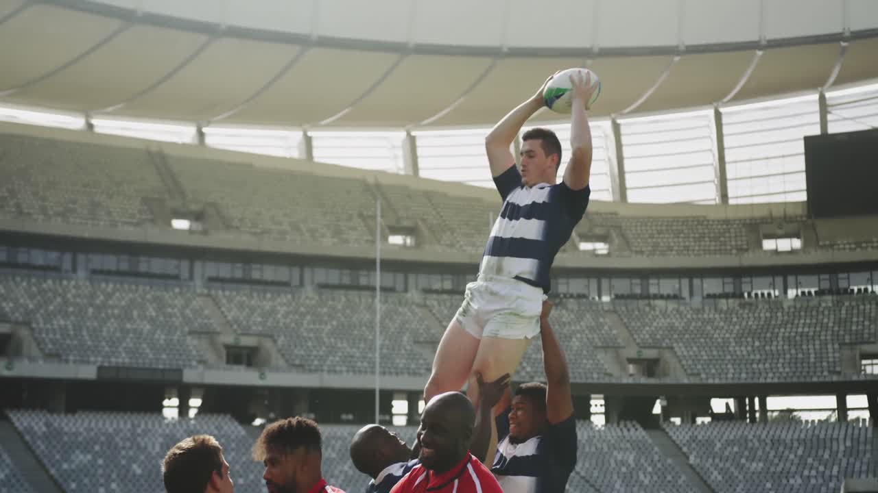 jugadores de rugby jugando un partido de rugby en el estadio 4k