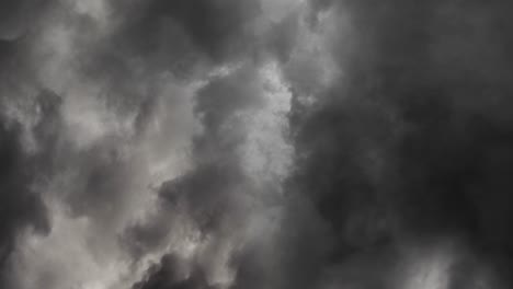 Intensidad-De-Tormentas-Eléctricas-Y-Cielo-Oscuro-4k