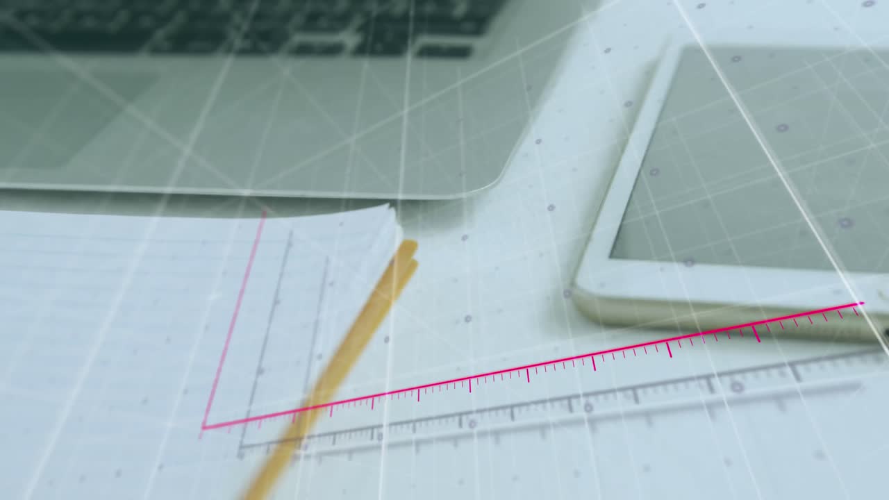 디지털 태블릿, 노트북 및 테이블에 있는 빈 종이에 대한 통계 데이터 처리의 애니메이션