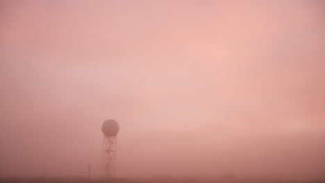 Niebla-Matutina-Alrededor-Del-Radar-Meteorológico