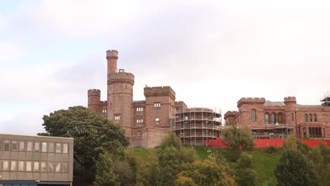 Castillo-De-Inverness-Y-Fortaleza-En-Una-Colina-Sobre-Inverness,-Escocia-En-Las-Tierras-Altas