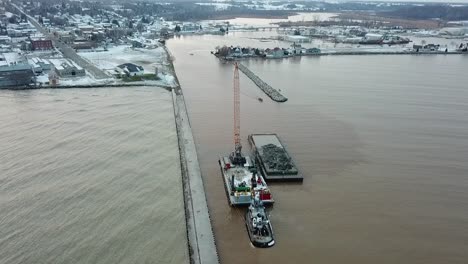 Dredging-operation-in-Kewaunee-Harbor-on-Lake-Michigan,-Kewaunee,-Wisconsin-7