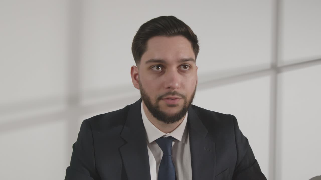 candidata entrevistada en el cargo por un entrevistador masculino 1