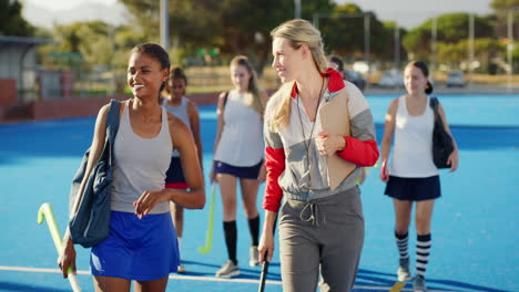 Grupo-Diverso-De-Jugadores-De-Hockey-Sobre-Césped