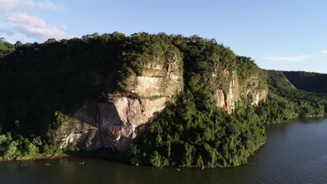 Slider-Shot-Of-High-Green-Summit-On-Parana-River-At-Teyu-Cuare-Reserve,-Argentina