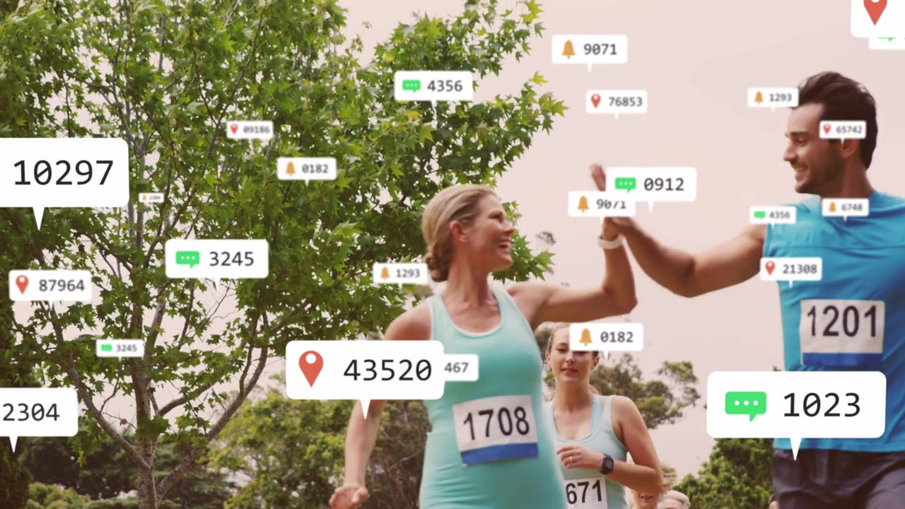 Donna 1708 e uomo 1201 che fanno jogging, alzando la mano per un cinque mentre i badge si raggruppano per il fitness