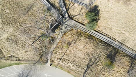 intersección de varios paseos marítimos a lo largo de las dunas