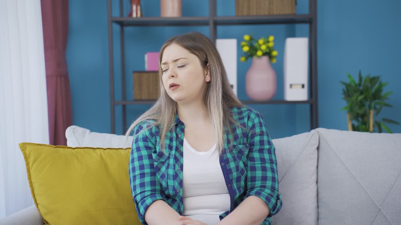 la joven que se desmayaba.