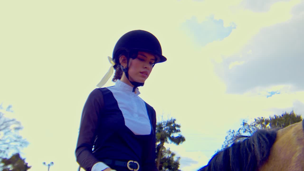 여성 승마자,  ⁇  말  ⁇ 기, 승마 랜치, 슬로우 모션, 슬로모 말