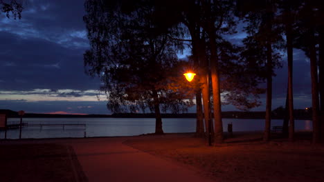 muelle en el lago wiele